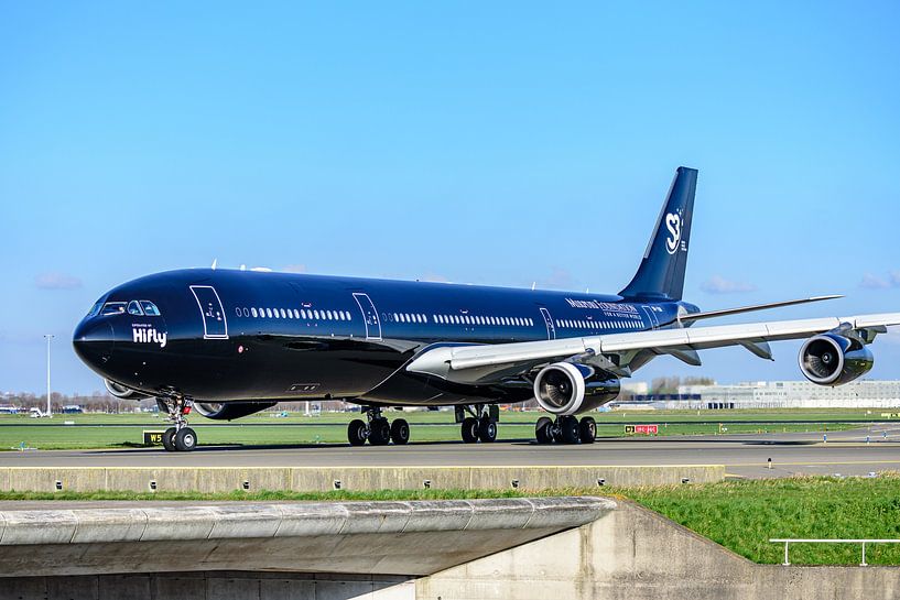 Hi Fly Malta Airbus A340-300 (9H-TQM) in Sonderlackierung. von Jaap van den Berg