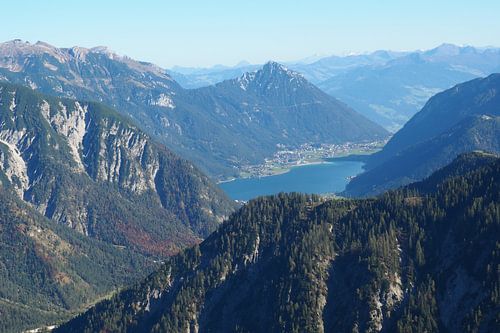 Sehr schön ️ — die Mondscheinspitze ist ein absolut stimmungsvolles Motiv: markant, mystisch und Teil einer der schönsten Bergregionen zwischen Karwendel und Achensee.
