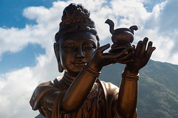 De bronzen Tian Tan-Boeddha op het eiland Lantau in Hong Kong van Kim Willems