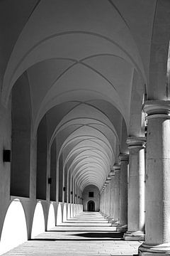 Rij arcades in de Stallhof in Dresden van Holger Spieker