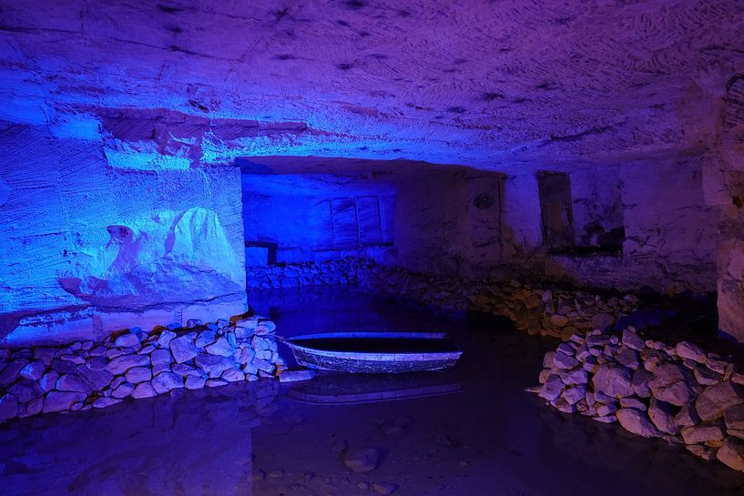 Gestrandetes Boot in der Gemeindehöhle Valkenburg von Marianne van den Bogaerdt
