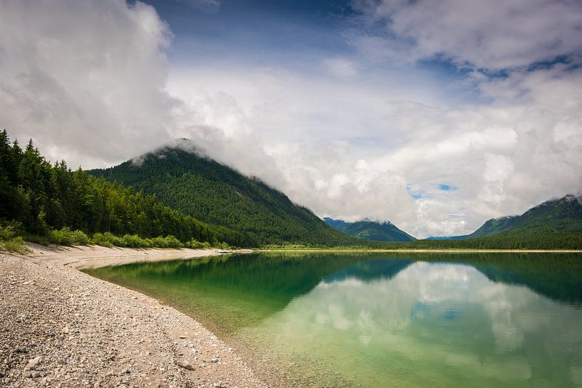 Zomer aan de Sylvensteinsee van Martin Wasilewski