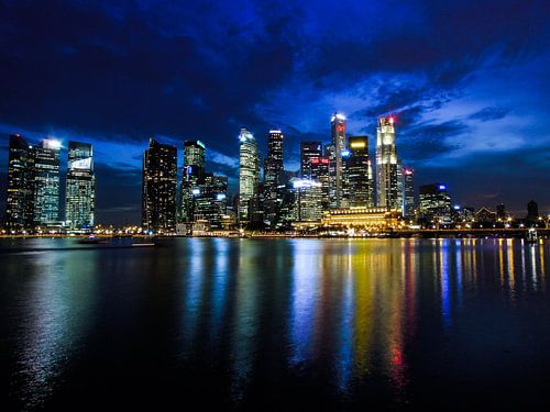 De avond valt in Singapore