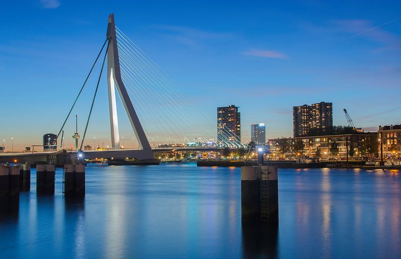 Blaue Stunde in Rotterdam von Ilya Korzelius