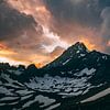 Zonsondergang in de bergen van Oscar van Crimpen