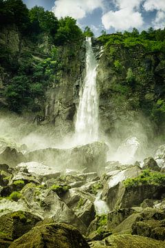 Waterval in Ticino van Nicc Koch