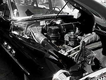 Engine of a  Black Oldtimer Buick 