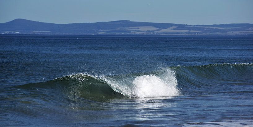 Brechende Welle oder der Strand von Lossiemouth, Schottland von Peter Broer
