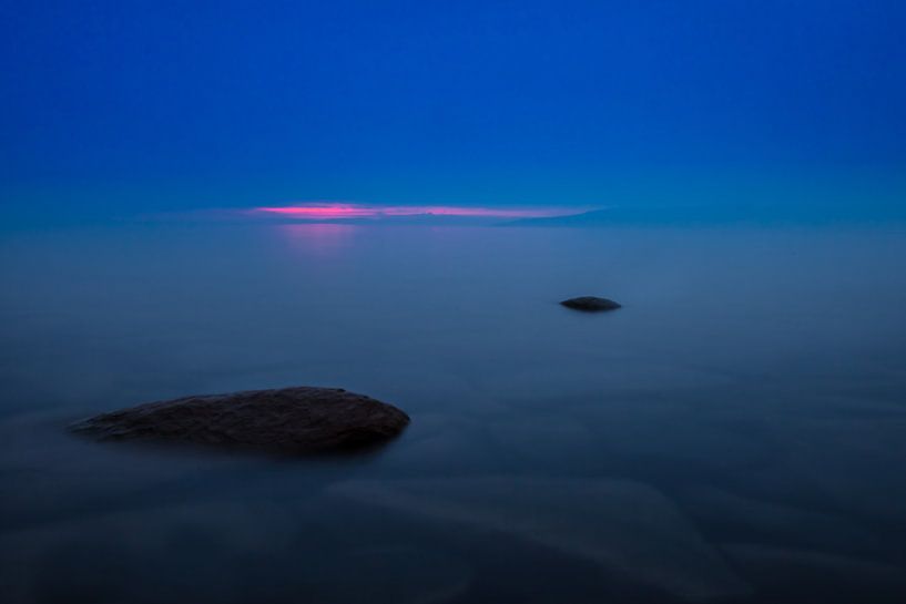 Blaues Wasser des Baikalsees von Michael Semenov