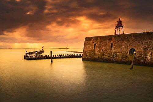 Nuages néerlandais au-dessus du port de Flessingue sur la côte de Zélande