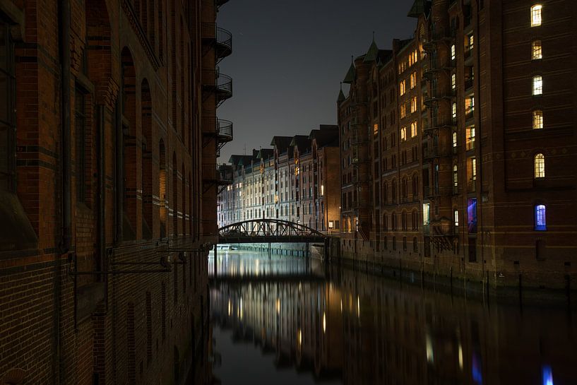 Speicherstadt bei Nacht von Sergej Nickel