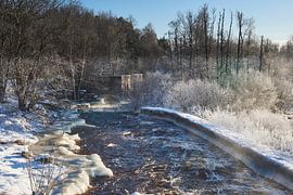 fließendes wasser in schweden im winter von Geertjan Plooijer