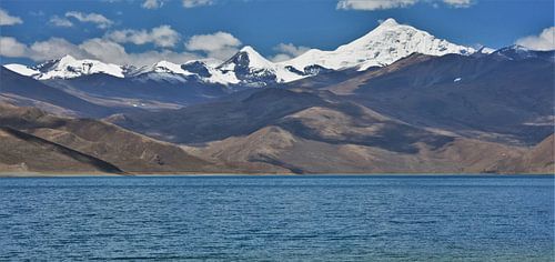 Yamdrok lake