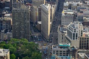 Uitzicht over Manhattan New York met Flatiron Building van Merijn van der Vliet