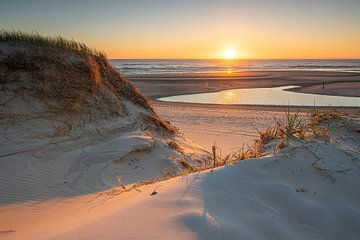 Zonsondergang bij de Slufter, Texel van Patrick van Oostrom