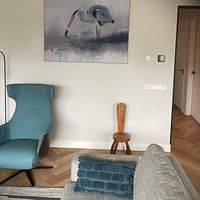 Photo de nos clients: Peinture abstraite à l'aquarelle avec un oiseau en bleu et beige par Diana van Tankeren, sur artframe