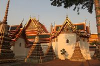 Een groep kleine stoepa's bij Phra Chedi Rai in Wat Pho Bangkok H