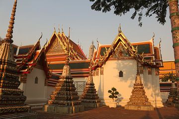 Een groep kleine stoepa's bij Phra Chedi Rai in Wat Pho Bangkok H van kall3bu