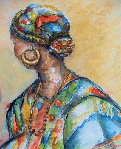 Porträt einer afrikanischen Frau mit goldenen Ohrringen.