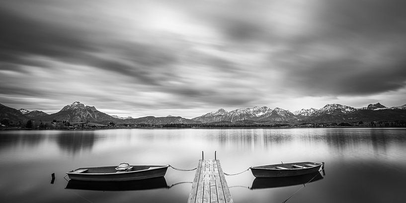 Le Hopfensee en noir et blanc, Bavière, Allemagne par Henk Meijer Photography