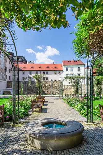 PILSEN Krizik tuin met de oude stadsmuur 