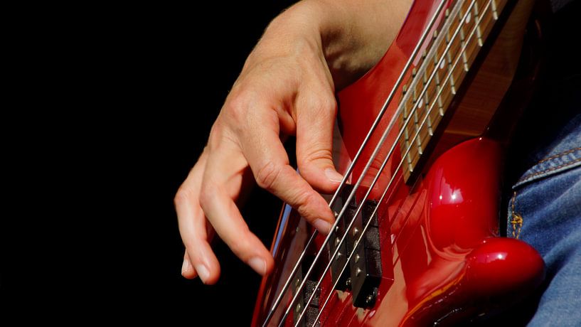 Finger am Bass von Winfried Weel