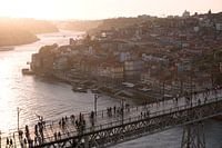 Porto Luis I-brug in avondrood (Portugal)