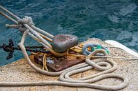 Amarrage des bateaux avec des cordages