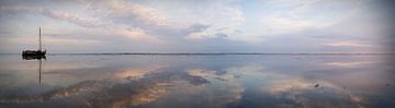 Dryland flatboat in vast tidal landscape by Hette van den Brink