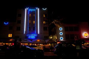 Miami Beach, Ocean Drive - Beacon South Beach Hotel bei Nacht