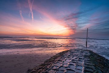 Spring dawn on the mudflats by cux-motive.de