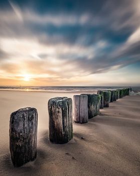 Wellenbrecher bei Sonnenuntergang