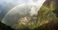 Regenboog in Madeira van Michel van Kooten thumbnail