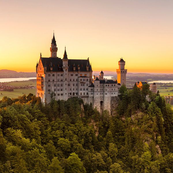 Schloss Neuschwanstein bei Sonnenuntergang, Allgäu, Bayern, Deutschland von Markus Lange