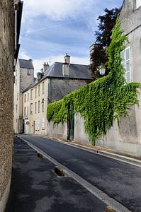 Leere Straße in der Normandie
