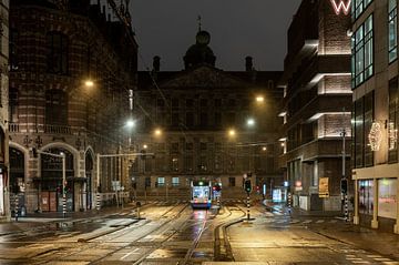 Ausgangssperre in Amsterdam - Raadhuisstraat mit Palast am Dam-Platz