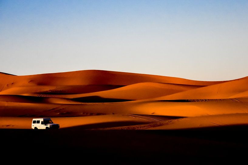 Zand en ruimte voor de Landcruiser van Peter Relyveld