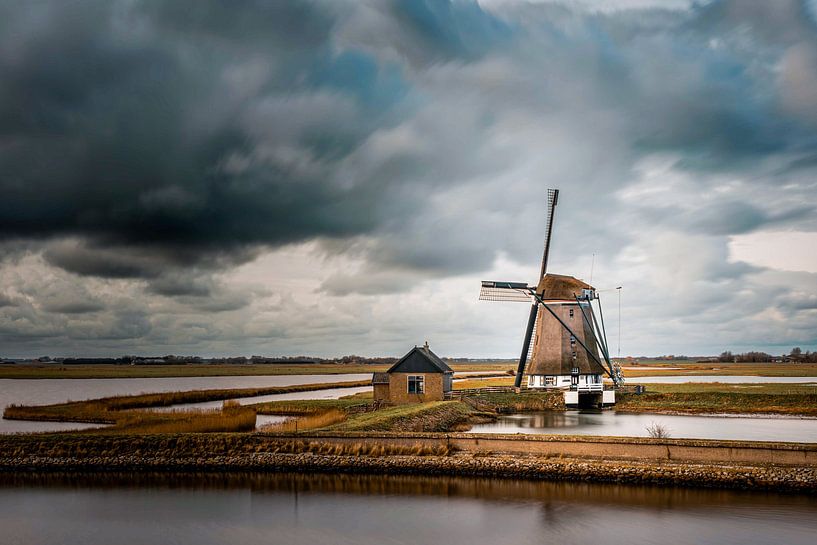 Texel, moulin Het Noorden sous une couverture nuageuse menaçante par Wendy Van Oenen