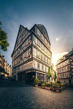 Groot vakwerkhuis in de oude stad Wetzlar, restaurant van Fotos by Jan Wehnert