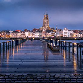 Skyline Deventer zur blauen Stunde – Version 3 von Patrick Rodink