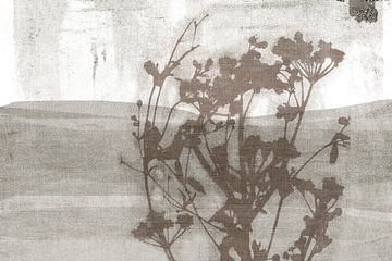 Minimalistische bloemen in zacht bruin op linnen van Dina Dankers
