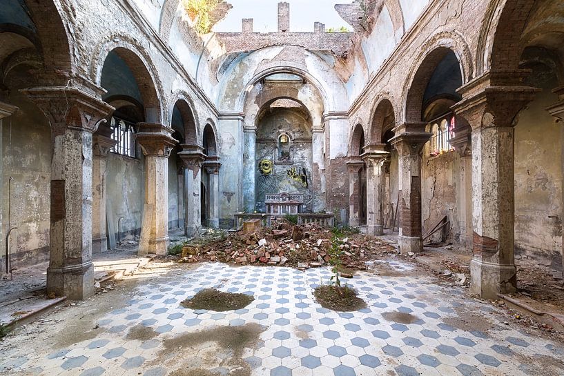 Verlaten Kerk in Italië. van Roman Robroek - Foto's van Verlaten Gebouwen