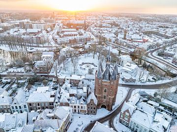 Zwolle Sassenpoort tijdens een koude winterochtend van Sjoerd van der Wal Fotografie