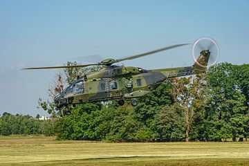 Take-off NH-90 helikopter van de Luftwaffe.