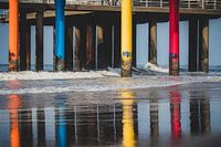 Bunte Spiegelung am Meer