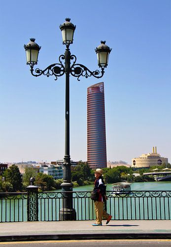 Torre Sevilla, surnommé le rouge à lèvres
