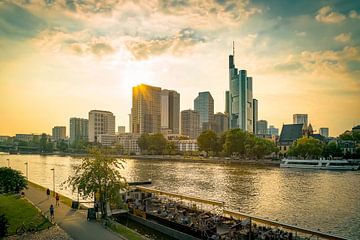 Frankfurt - Avond op de Main van Sabine Wagner