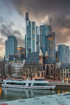 Uitzicht op de skyline van Frankfurt van Fotos by Jan Wehnert