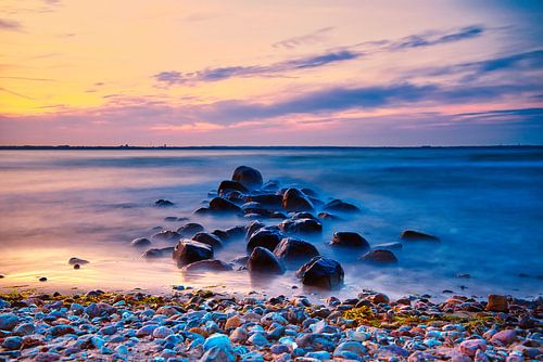 zonsondergang op het strand van Niendorf