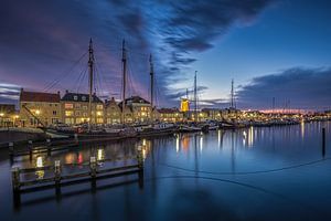 Blaue Stunde an den Docks (Hellevoetsluis) von Remco Lefers